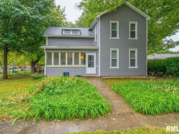 202 W 5th St, Delavan, IL 61734