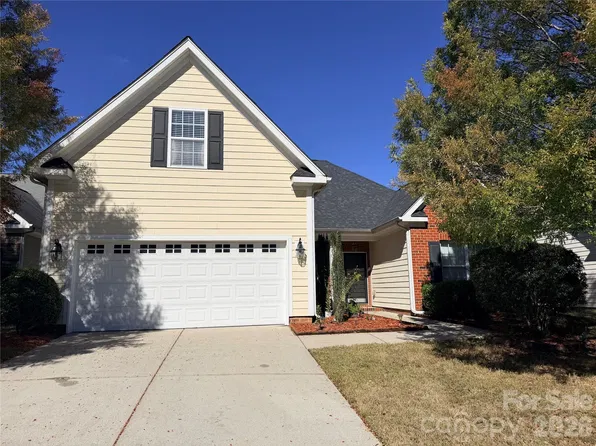 9009 Socata Way, Charlotte, NC 28269