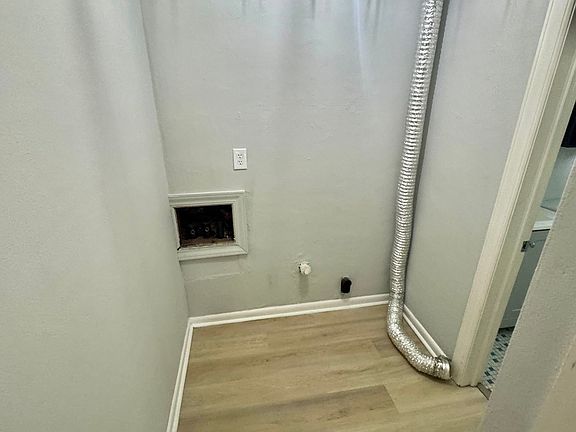 3rd image of 314 Woodview Ave