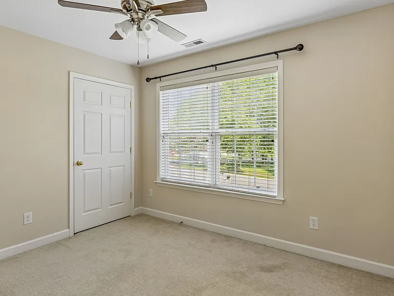2601 Danbury Cir — Photo 26