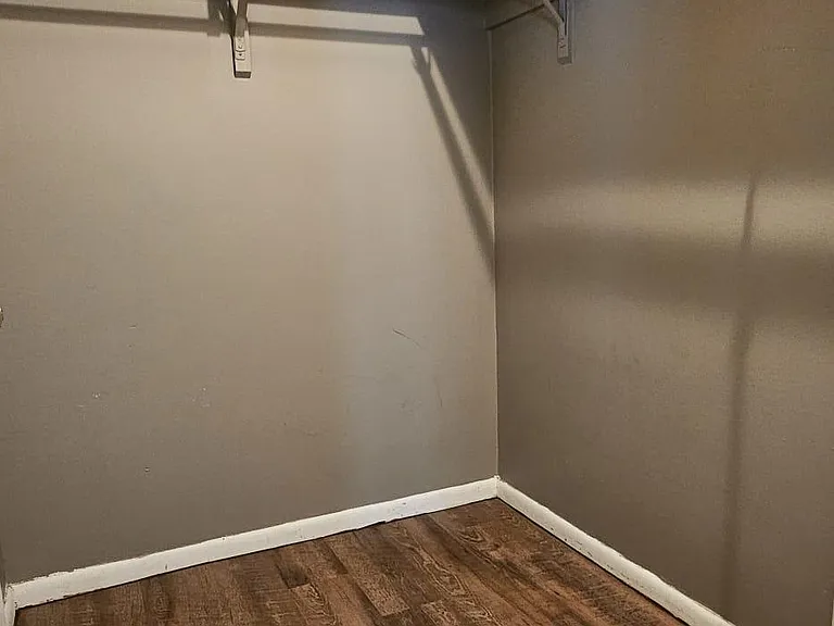 682 Midway Dr — Photo 6