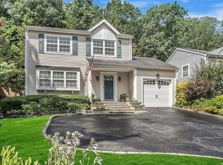 253 Spring Rd, Huntington, NY 11743