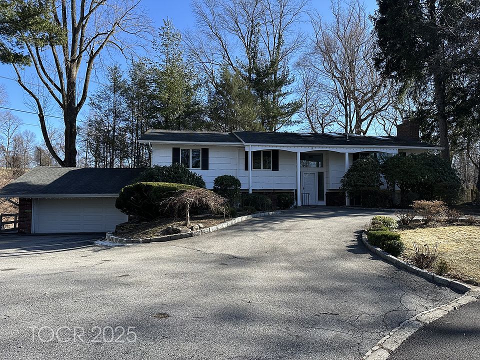 1st image of 14 Deerhill Ln