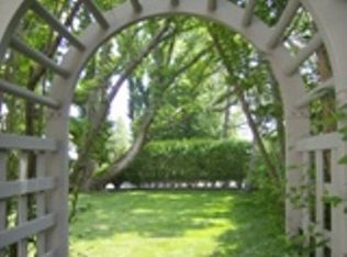 2A Old Penzance Rd, Rockport, MA 01966