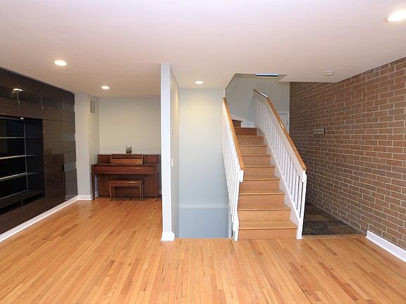 3rd image of 2235 N Lakewood Ave