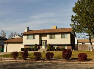 1543 E Oakridge Dr, Layton, UT 84040