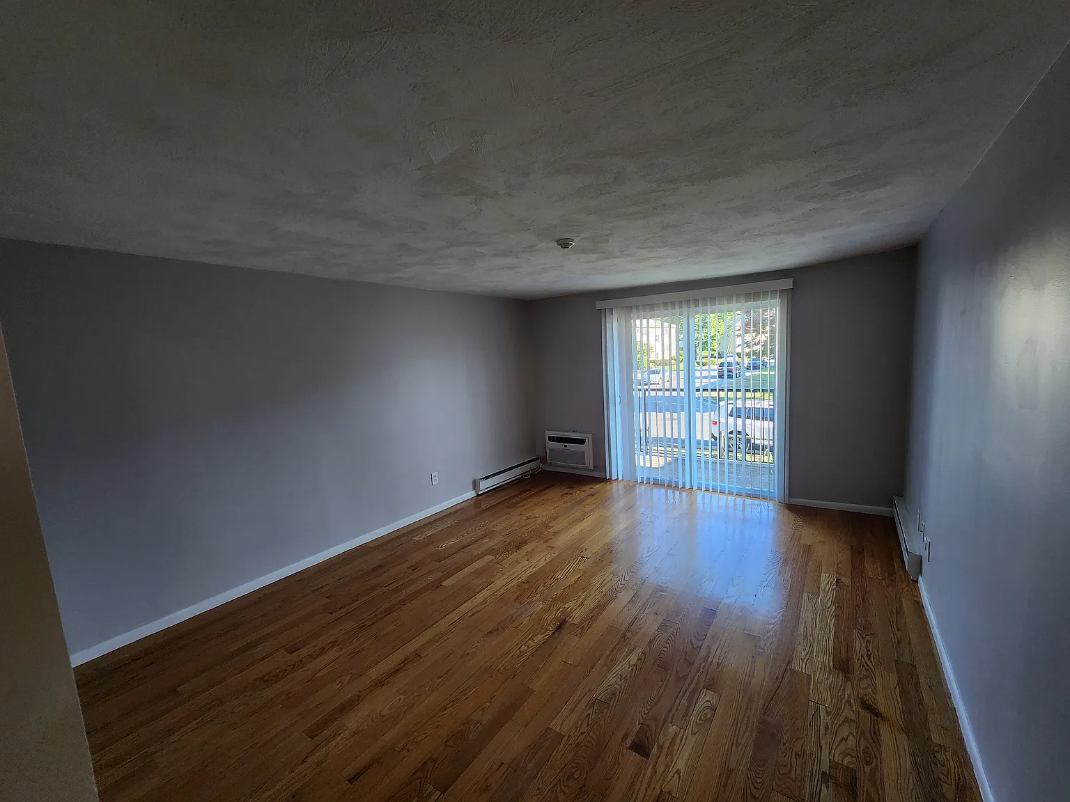 2 bed, 980 sqft, $2,200 — Photo 2