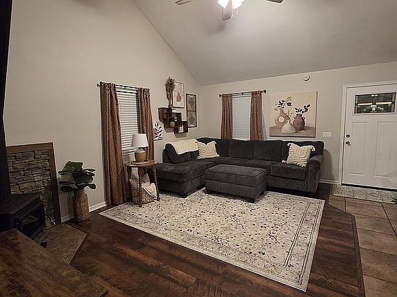 4th image of 308 S Main St