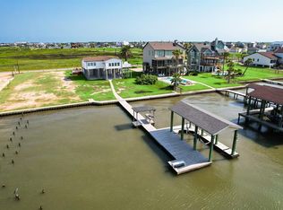 9814 Airways Ln, Galveston, TX 77554