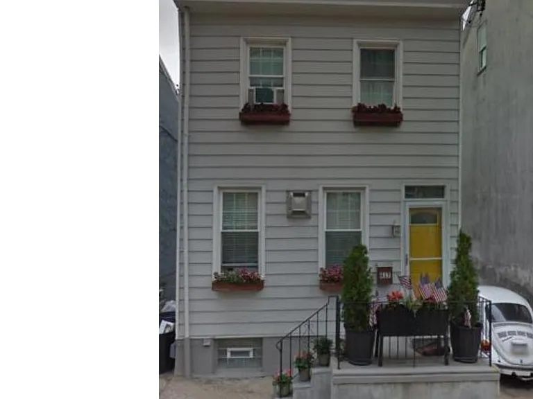 417 Leverington Ave — Photo 1