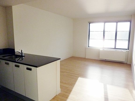5th image of 15 Dunham Pl APT 12J