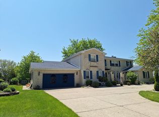 3745 Whirlaway Dr, Northbrook, IL 60062