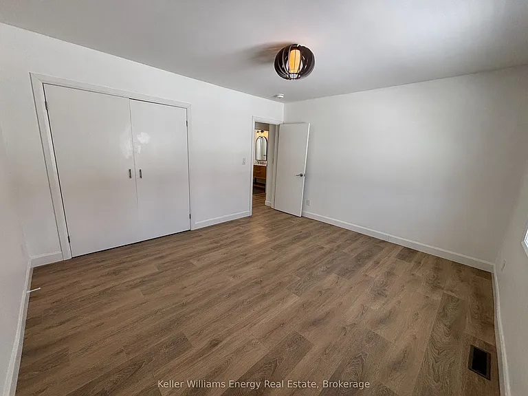 497 Wellington Main St — Photo 22