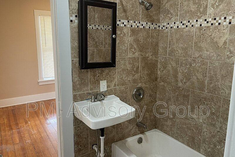 1st image of 2633 SE Maryland Ave
