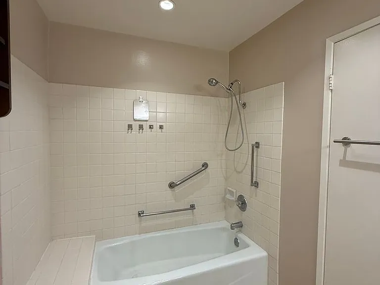 17105 Village 17 — Photo 22