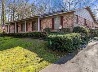 2419 Lake Cir, Jackson, MS 39211