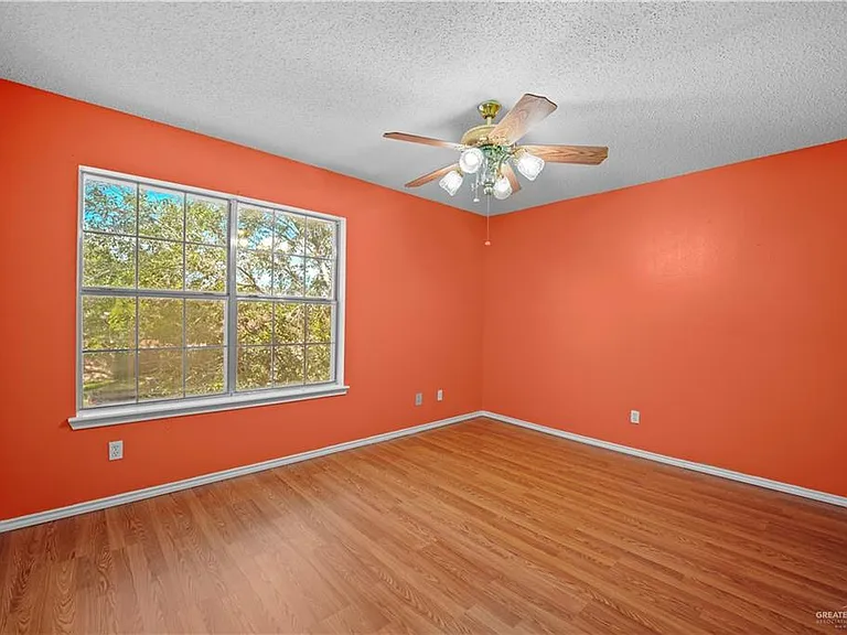 209 San Ignacio Ave — Photo 10