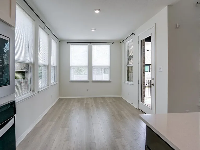 1132 Spring Gulch Ln — Photo 8