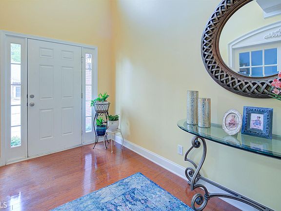 3rd image of 752 Scenic Creek Dr