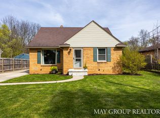 1040 Kusterer Dr NW, Grand Rapids, MI 49534