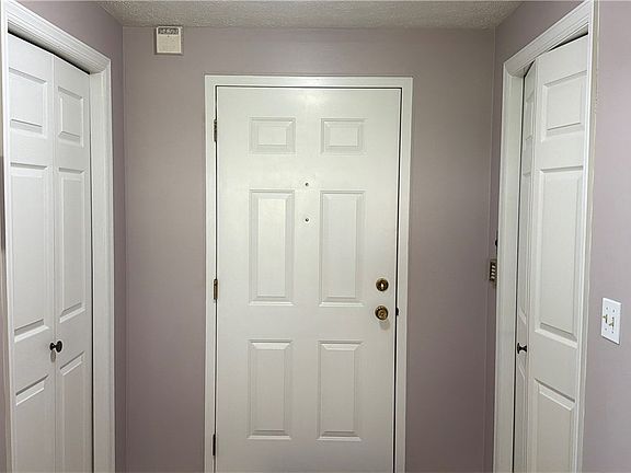 4th image of 105 Woodstone Ln APT 61