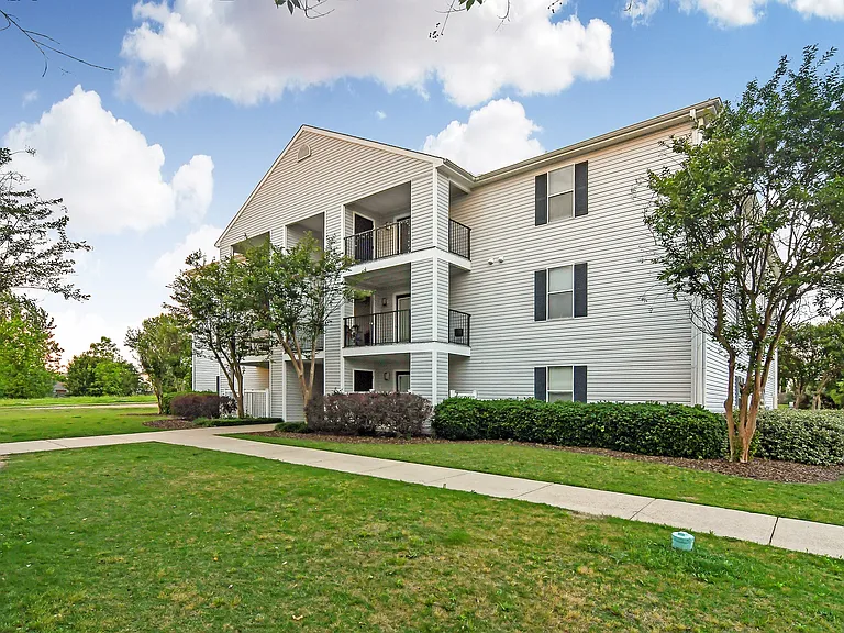 Avalon Apartment Homes — Photo 17