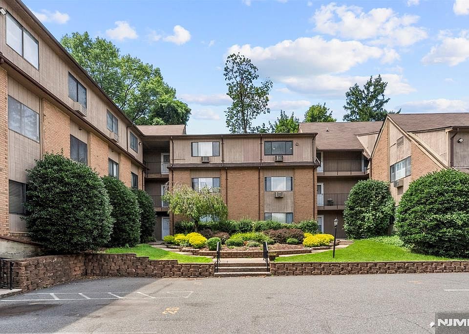 1st image of 88 Boulevard St APT 304