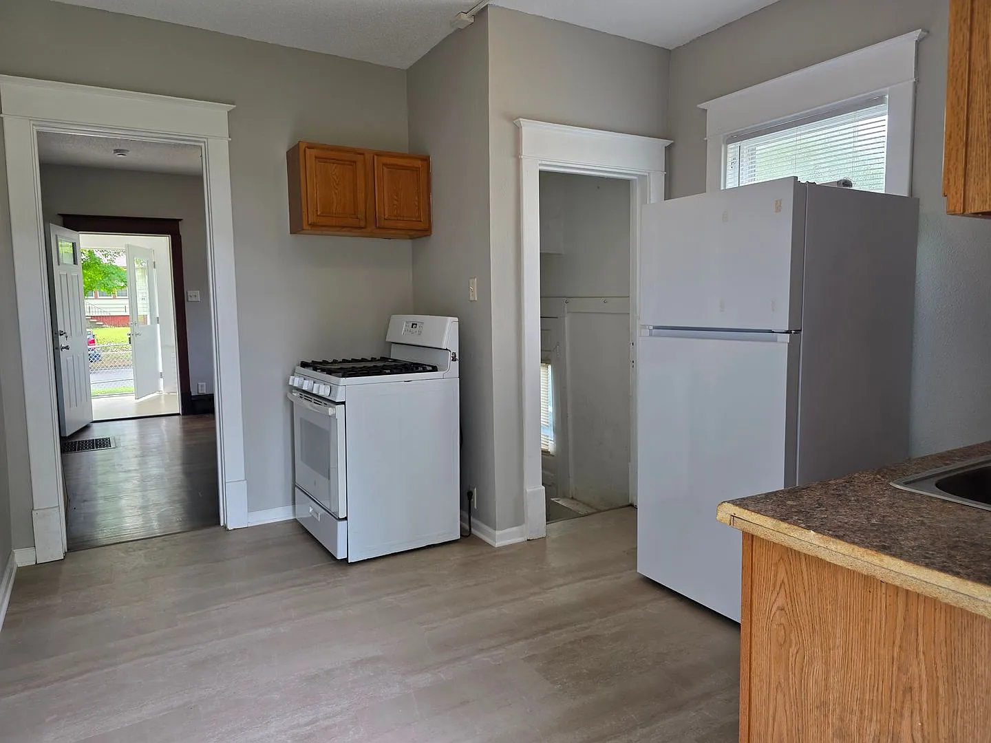 Large 3 Bedroom newly updated house for rent! — Photo 4