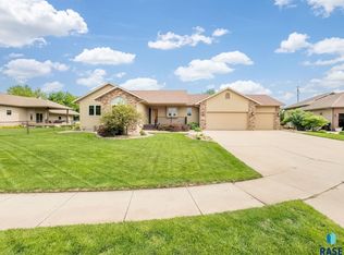 602 S Daly Cir, Brandon, SD 57005