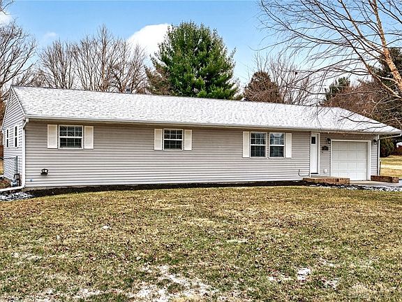 3rd image of 212 Robert Ln