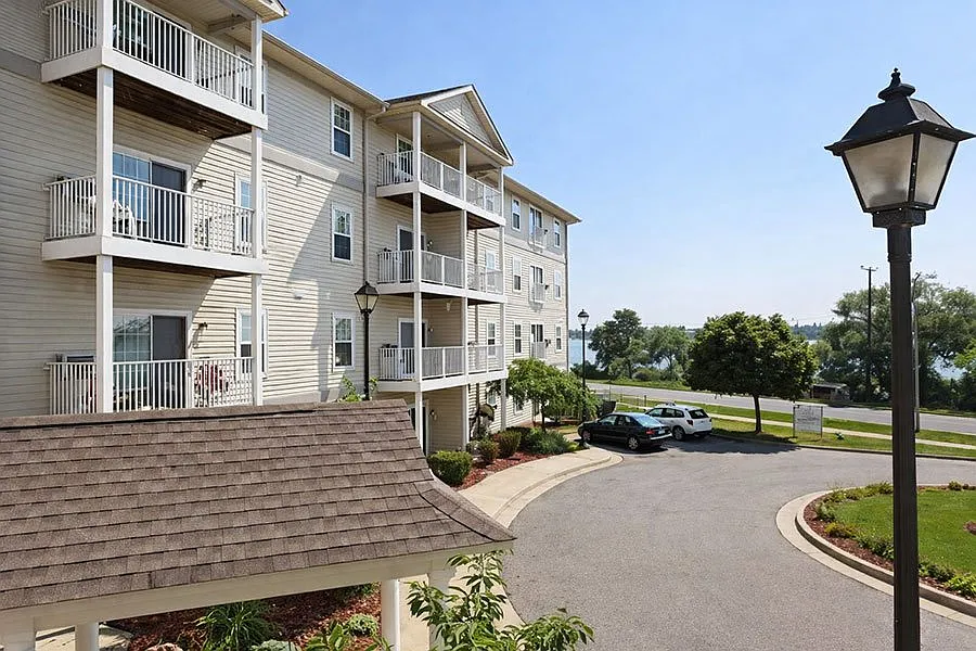 ST. CLAIR LANDINGS — Photo 3