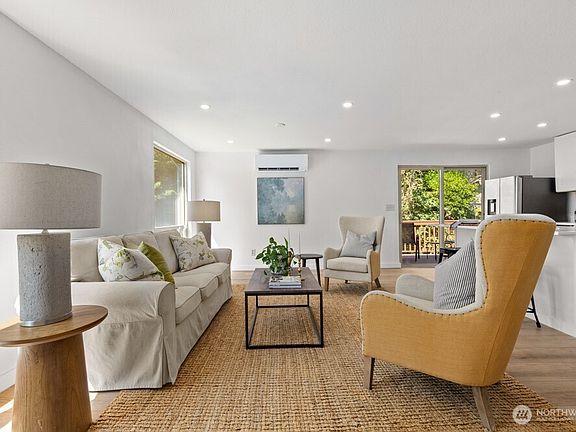 3rd image of 819 S 80th Street