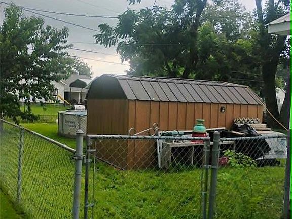 4th image of 417 Elliott Ave