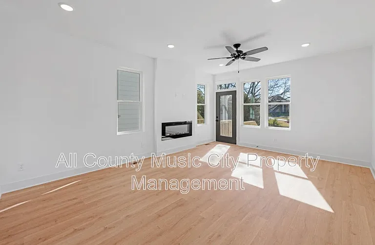 204B Alta Loma Rd — Photo 5