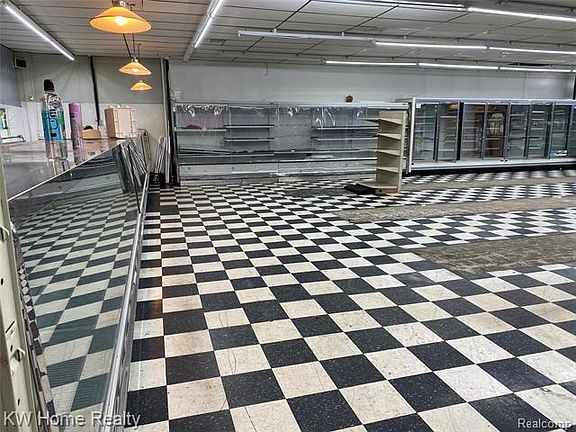 4th image of 3807 Fort St