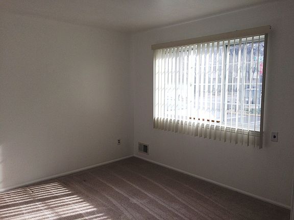 4th image of 41 White Oak Ln