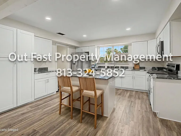 639 Howard Ave — Photo 12