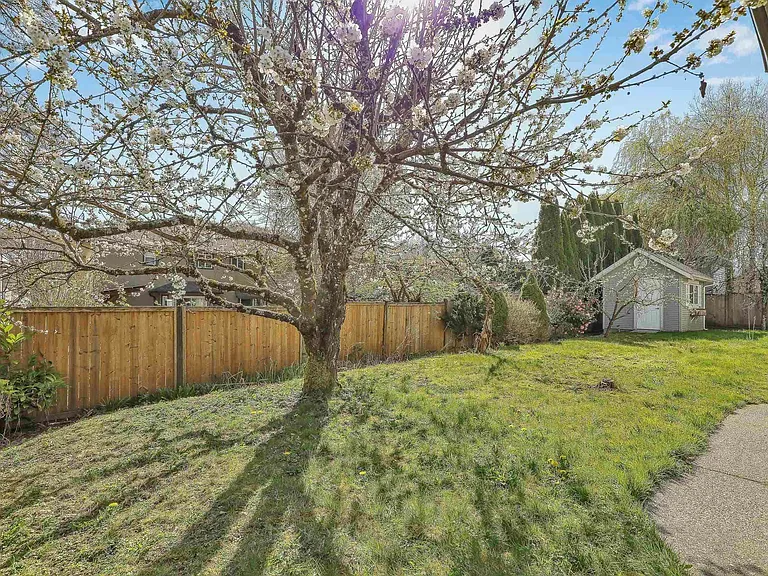 8546 164th St #UPPER — Photo 3