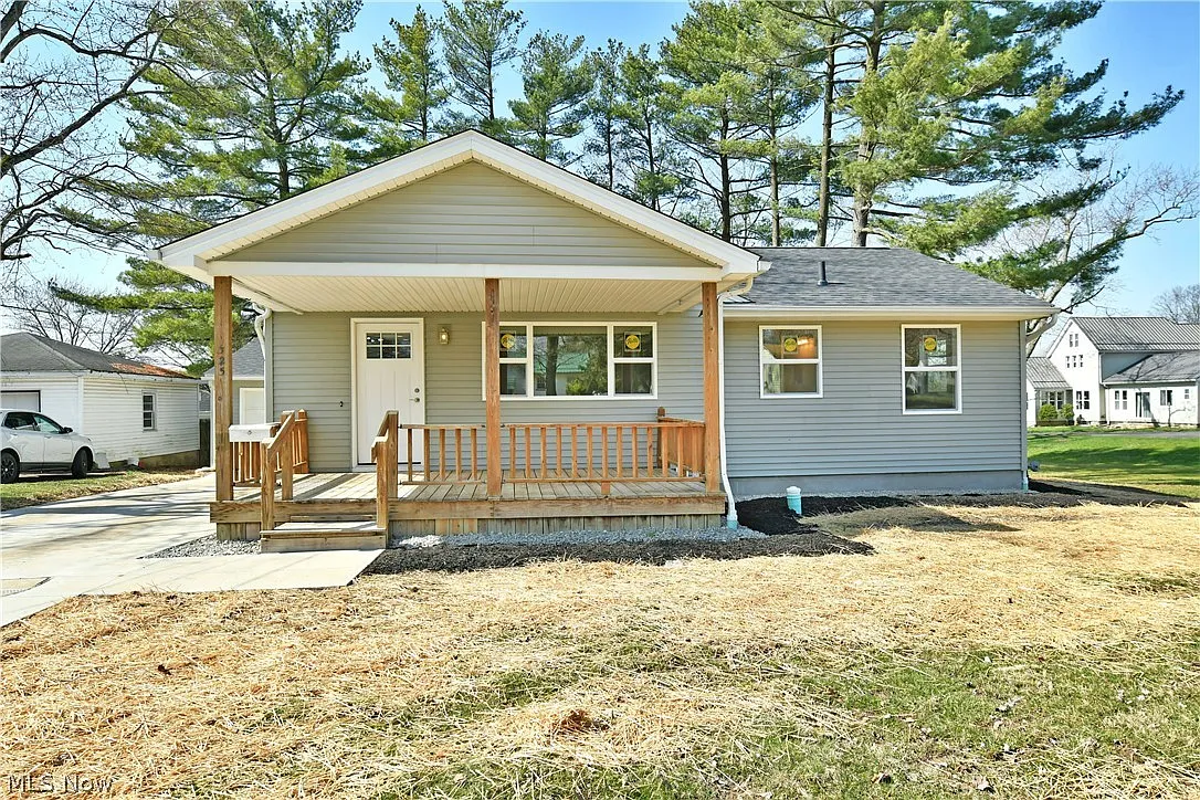 325 Denman Ave photo 1