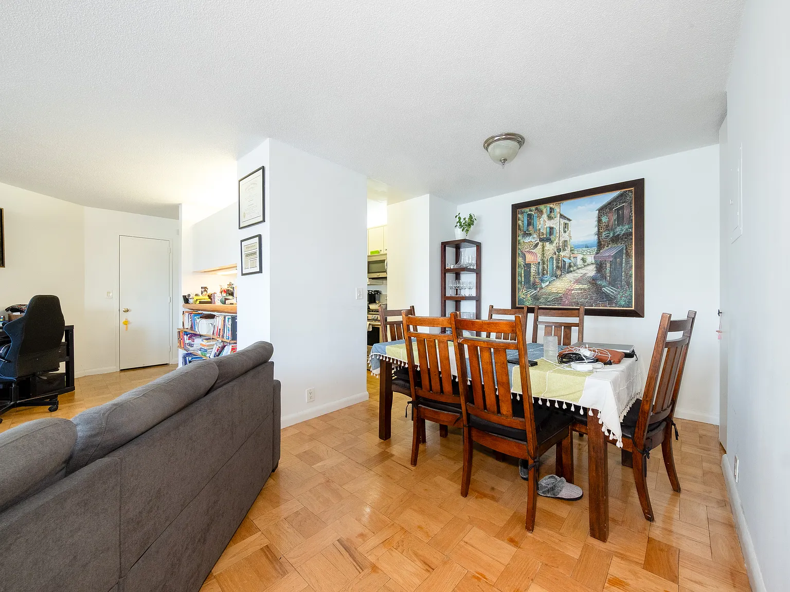 415 East 37th Street — Photo 4