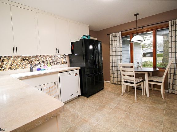5th image of 169 Tamarack Dr