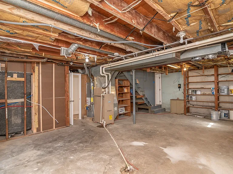 110 N Bluff St — Photo 24