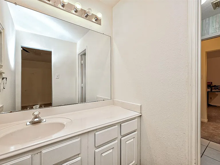 6806 Rhodes Ct — Photo 34