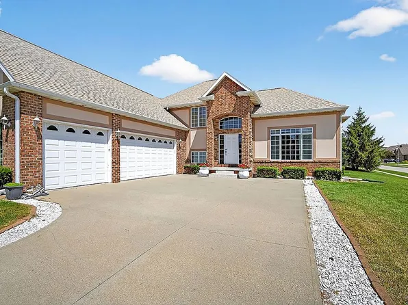 9425 Woodland Dr, Johnston, IA 50131