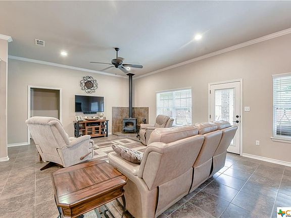 4th image of 27 Blue Roan Dr