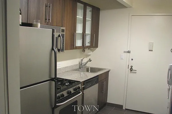 Rented by Town Residential | media 29