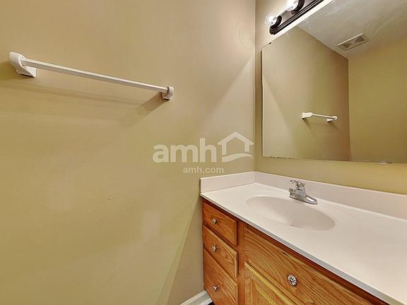 3rd image of 1018 Statesman Dr