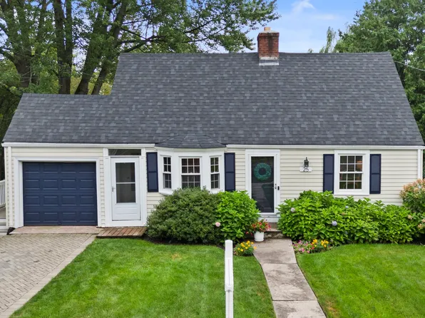 25 Meadowbrook Road, West Hartford, CT 06107