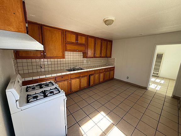 2nd image of 6210 S Vermont Ave Unit 1/4
