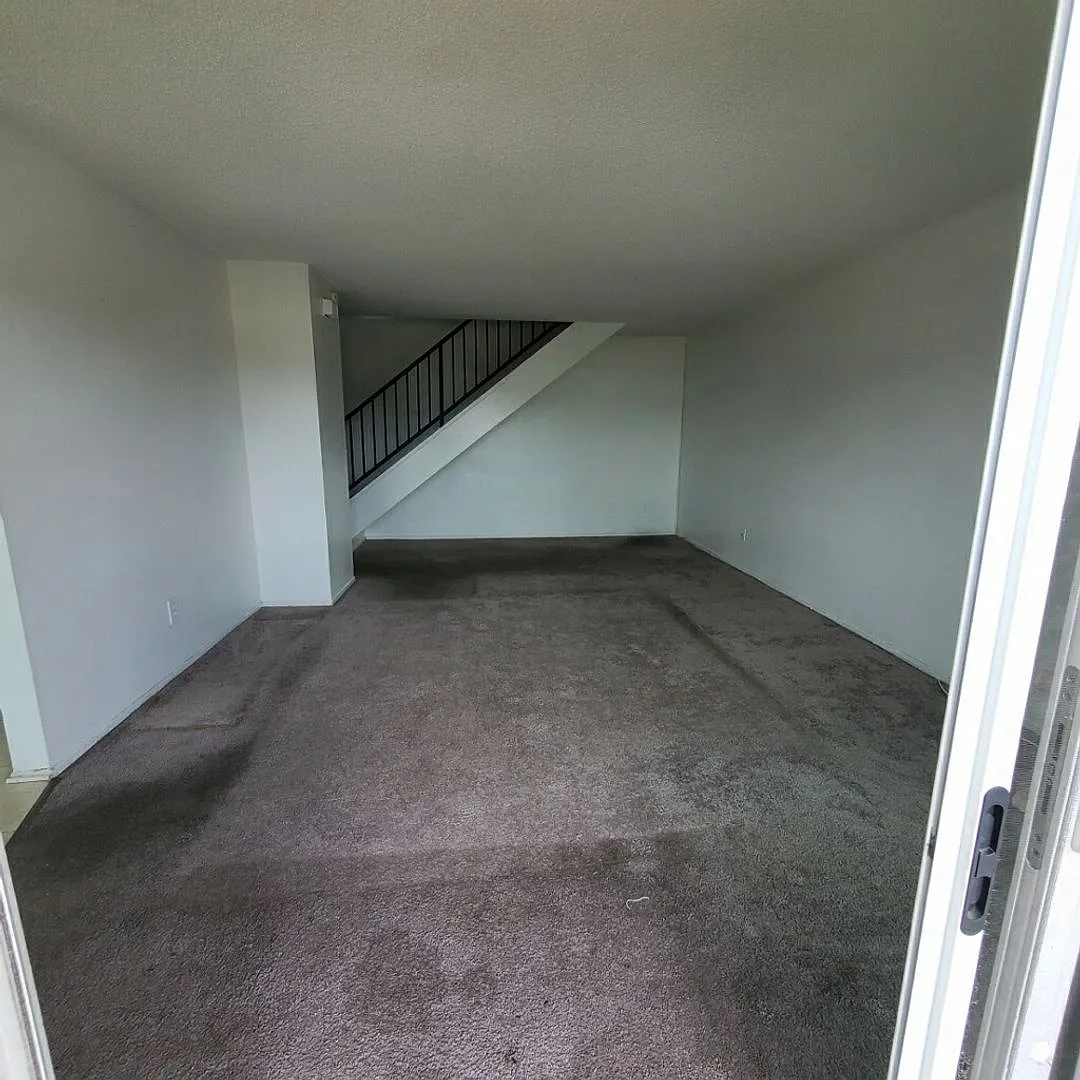 Covina — Photo 4